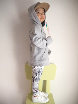 「H&M（エイチ・アンド・エム）のアイテム（その他パンツ、ホワイト系）」を使った、chalidaiさん（キッズ・100cm）の冬コーディネート