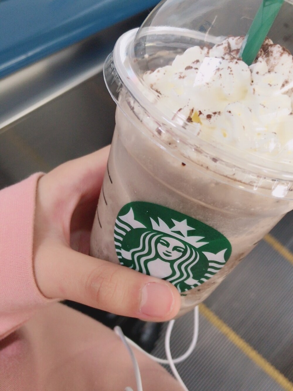 「スタバ」｜「STARBUCKS COFFEEのアイテム（その他、その他）」を使った、の こ の こさん（レディース・166cm）の夏コーディネートの1枚目の写真