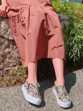 「アイテム（スリッポン）」を使った、R&E_REZOY本部staffさん（レディース・162cm）の春コーディネート