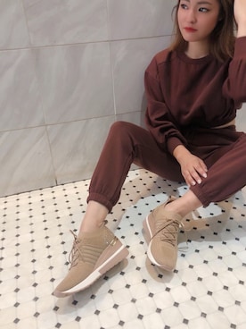 「アイテム（スニーカー）」を使った、R&E_REZOY本部staffさん（レディース・164cm・30代）の夏コーディネート