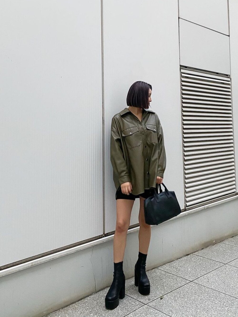 「秋コーデ、大人カジュアル、秋服、厚底シューズ、厚底ブーツ、大人コーデ、R&E渋谷109スタッフコーデ」｜「R&Eの【20AW新作】【R&E】厚底ショートブーツ（ブーツ、ブラック系）」を使った、R&E_REZOY本部staffさん（レディース・164cm）の秋コーディネートの1枚目の写真