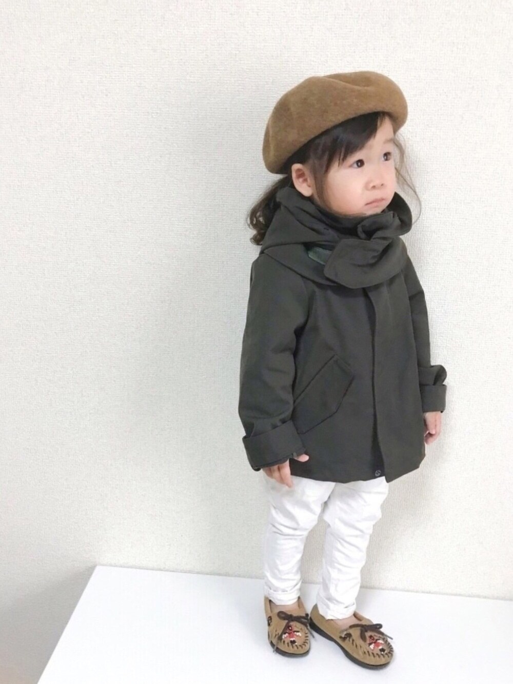 「キッズコーデ、女の子、2歳、お誕生日おめでとう！、リンクコーデ、モッズコート、ベレー帽、白パンツ、モカシン、fith社」｜「FITHのアイテム（ハンチング/ベレー帽、ブラウン系）」を使った、☺︎May☺︎さん（キッズ・80cm）の秋コーディネートの1枚目の写真