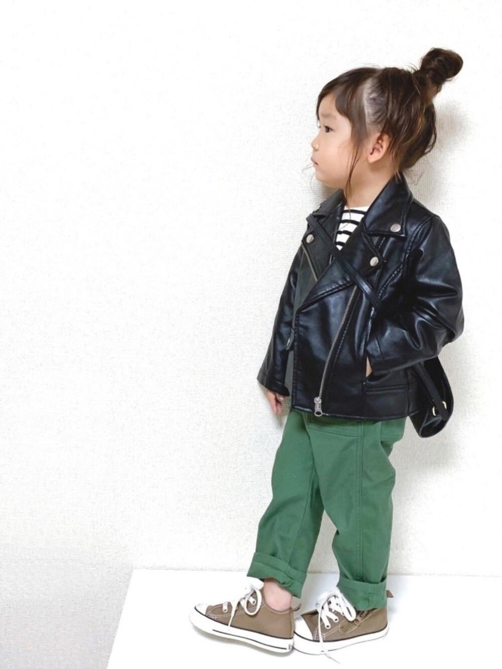 「キッズコーデ、女の子、3歳、秋コーデ、ライダース、ボーダー、ベイカーパンツ、converse、petit main、あずきいろまつり2019告知」｜「petit mainのライダースジャケット（ライダースジャケット、ブラック系）」を使った、☺︎May☺︎さん（キッズ・90cm）の秋コーディネートの1枚目の写真