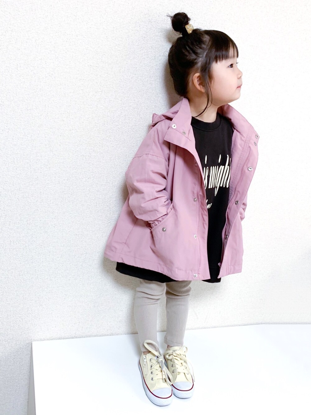 「キッズコーデ、女の子、4歳、マウンテンパーカー、ピンク、ローリーズファーム(LOWRYS FARM)、楽チンコーデ、ビッグシルエット、韓国子供服、オーバーサイズ」｜「LOWRYS FARMのウォータープルーフマンパ　861644（マウンテンパーカー、ピンク系）」を使った、☺︎May☺︎さん（キッズ・90cm）の冬コーディネートの1枚目の写真