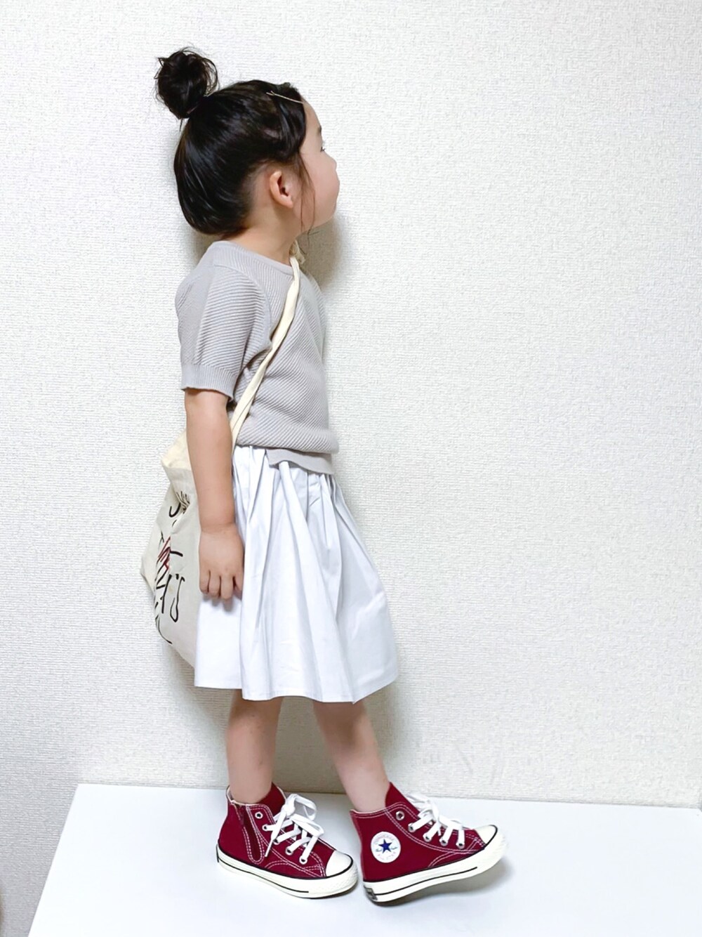 「キッズコーデ、女の子、4歳、リンクコーデ、quoti use fith、fith社、ドッキングワンピ、ニット、カジュアルコーデ、converse」｜「quoti use fithのナナメアミニット切リ替エワンピース（ワンピース、グレー系）」を使った、☺︎May☺︎さん（キッズ・90cm）の夏コーディネートの1枚目の写真