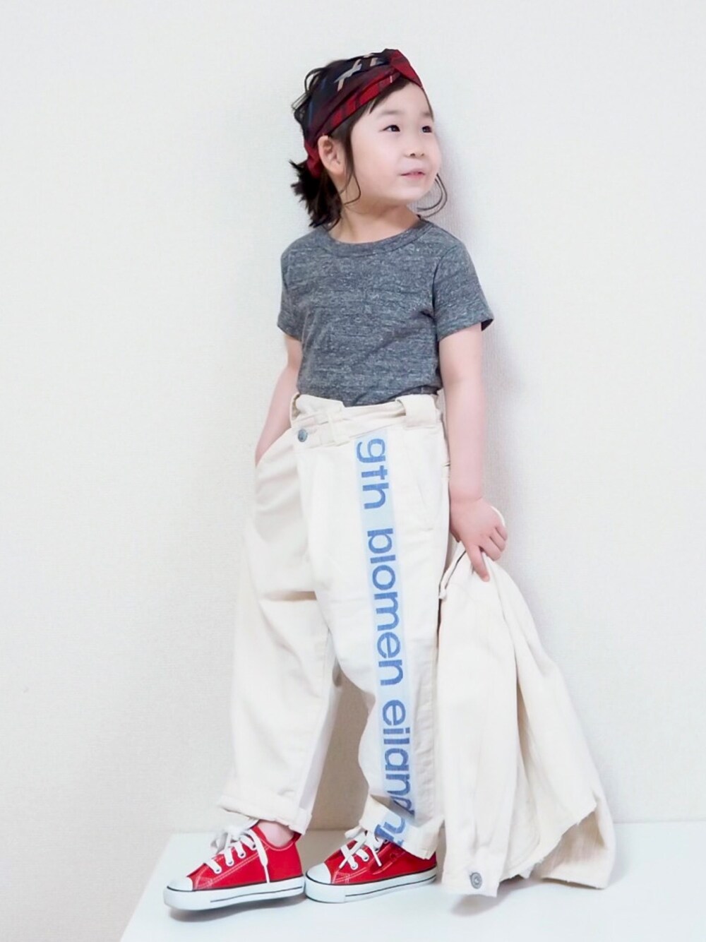 「ヘアバンド、コンバース、スニーカー、カジュアルコーデ、春夏コーデ、ゆるコーデ、カバーオール、変形パンツ、gotoHollywood、fith社」｜「GO TO HOLLYWOODのアイテム（ヘアバンド、その他）」を使った、☺︎May☺︎さん（キッズ・100cm）の春コーディネートの1枚目の写真