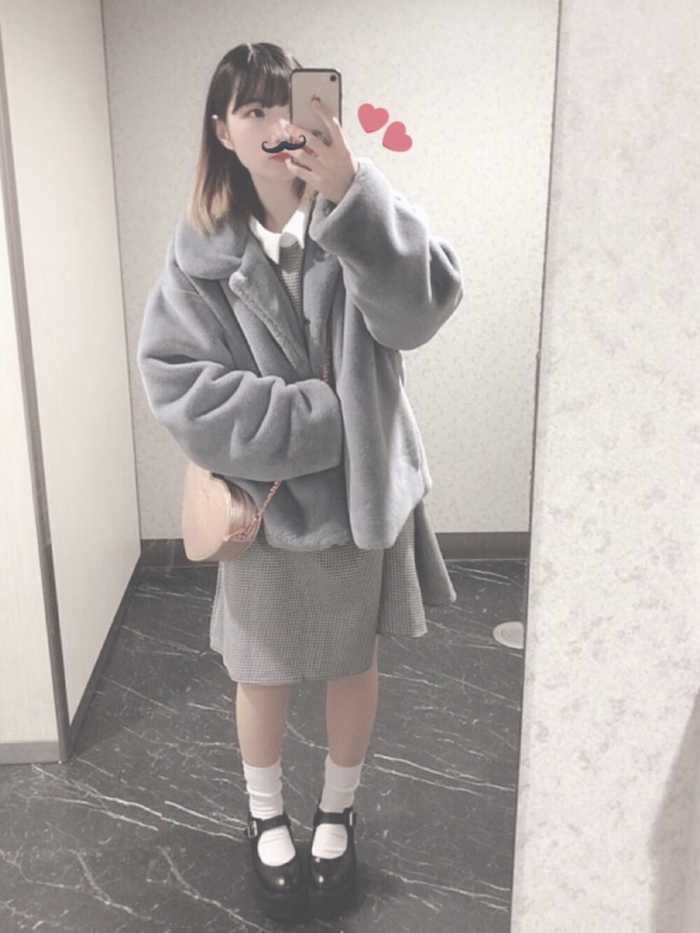 「冬、ワンピース、ファー、merry jenny、OLIVE des OLIVE、低身長、厚底、ギンガムチェック」｜「merry jennyのアイテム（ジャケット/アウター、グレー系）」を使った、nekomori 居眠さん（レディース・148cm）の冬コーディネートの1枚目の写真