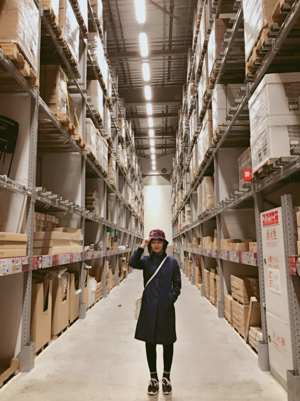 「無印良品、IKEA、春、日常」｜「無印良品のアイテム（トレンチコート、ブルー系）」を使った、Violet.さん（レディース・170cm）の春コーディネートの1枚目の写真