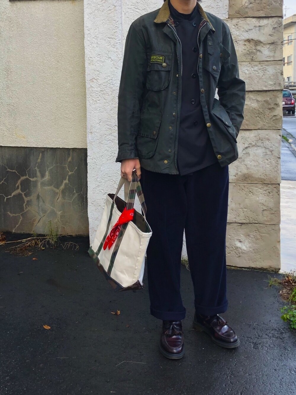 「冬コーデ、休日スタイル、大人カジュアル、barbour、オイルドジャケット、お正月、ブラック、コックジャケット、ドクターマーチン、コーデュロイ」｜「Barbourの90s barbour international（ジャケット/アウター、ブラック系）」を使った、toshiさん（メンズ・170cm）の冬コーディネートの1枚目の写真