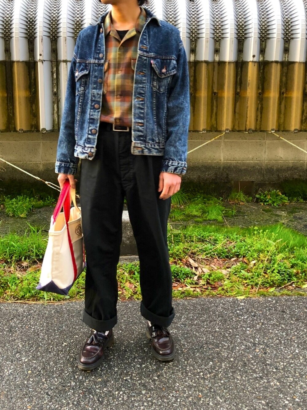 「古着、フランス軍、M52、チノパン、タックイン、チェック、革靴、ドクターマーチン、Gジャン、オトナカジュアル」｜「MILITARYの50s フランス軍 チノパン（チノパンツ、ブラック系）」を使った、toshiさん（メンズ・170cm）の春コーディネートの1枚目の写真