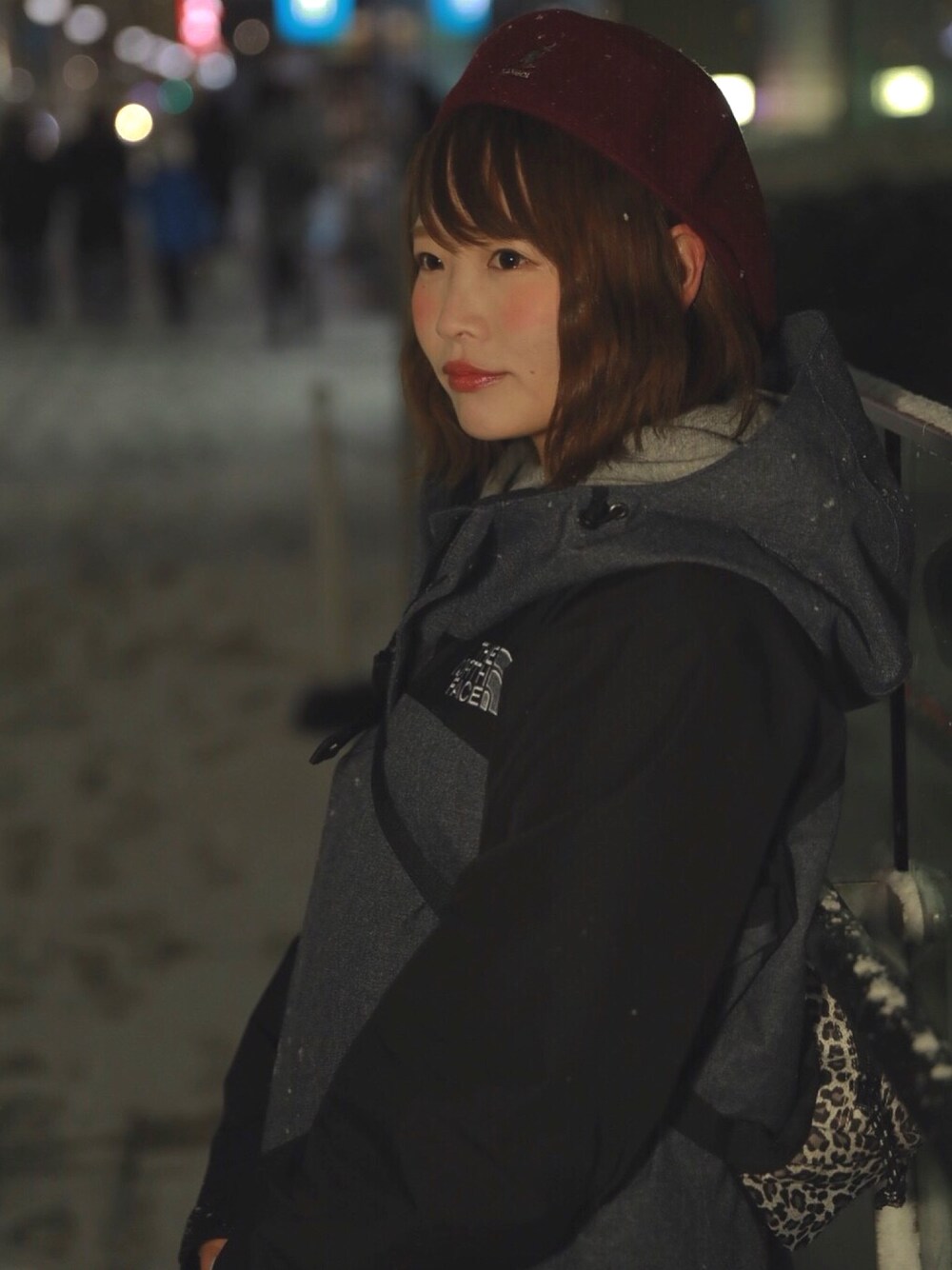 「冬、ハンチング、THE NORTH FACE、BEAMS、VANS、マウンテンパーカー、オーバーサイズ、メンズライク、ストリート」｜「KANGOLのKANGOL HUNTING WOOL 504 VINO（ハンチング/ベレー帽、レッド系）」を使った、綾ちさん（レディース・150cm）の冬コーディネートの1枚目の写真
