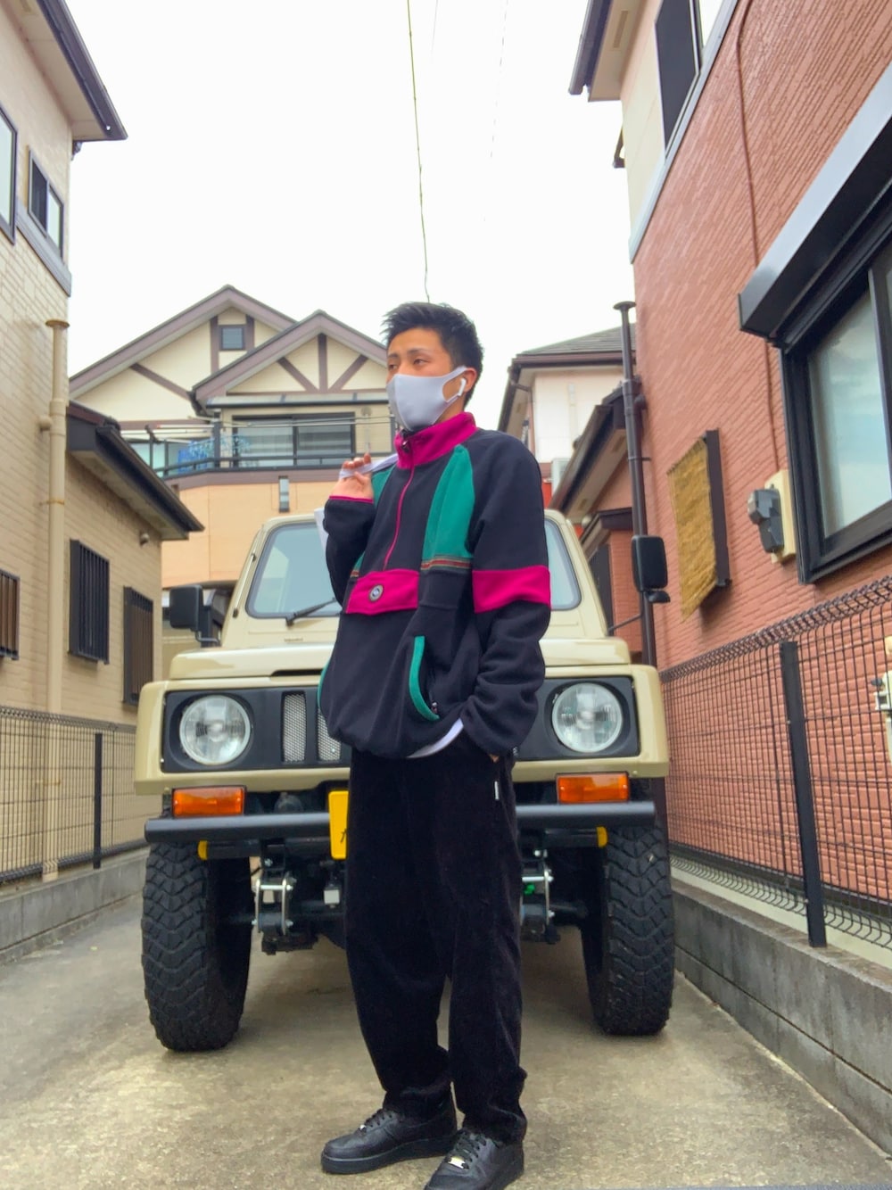 「Quiksilverのアイテム（ニット/セーター、ブラック系）」を使った、さるさん（メンズ・167cm）の秋コーディネートの1枚目の写真