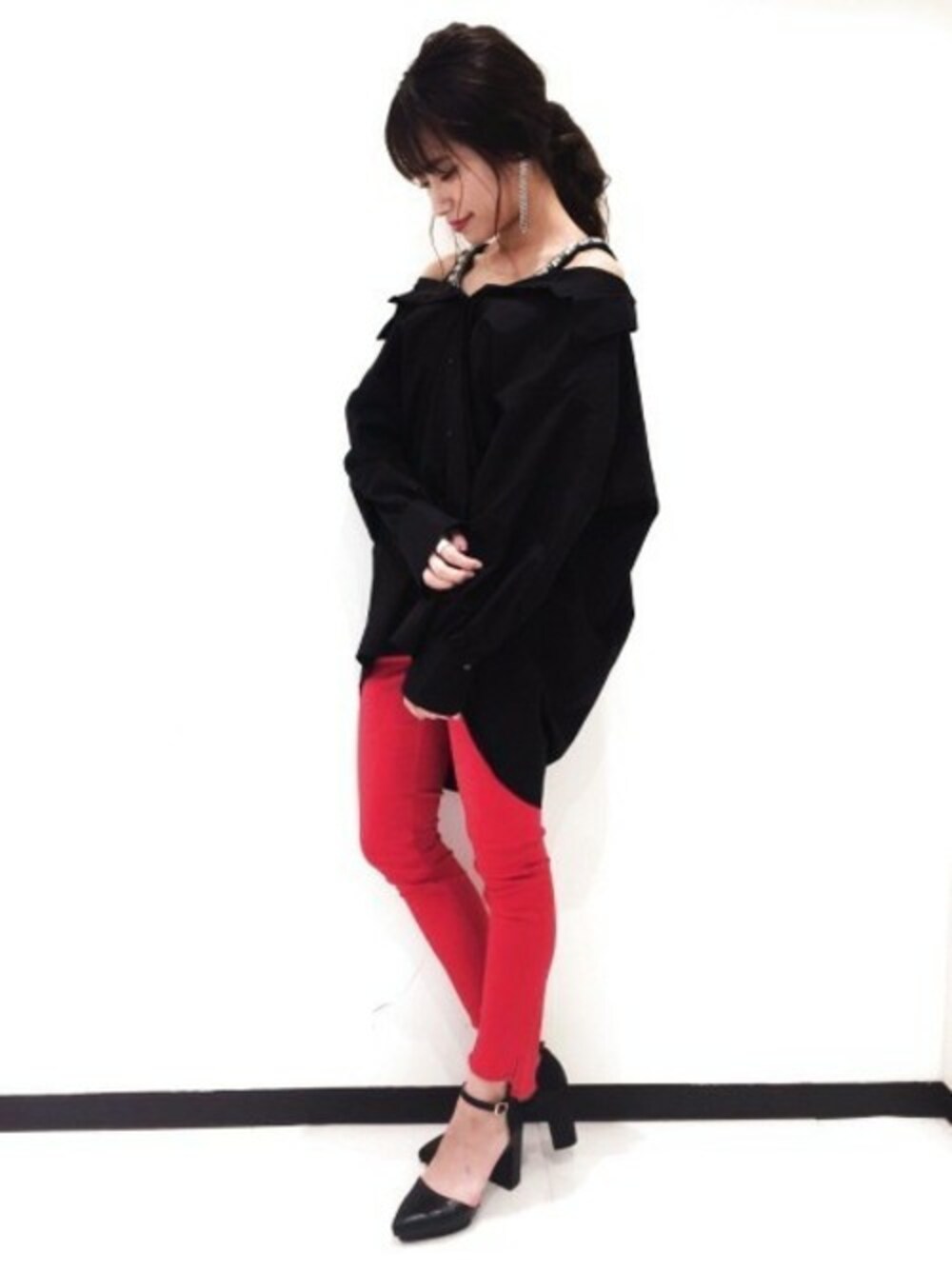「ビッグシルエット、JEANASiS、ジーナシス、オフショル、スキニーデニム、シャツスタイル」｜「JEANASISのビーズキャミタンク17AW/766566（キャミソール、ブルー系）」を使った、JEANASIS　長崎店STAFFさん（レディース・156cm）の夏コーディネートの1枚目の写真
