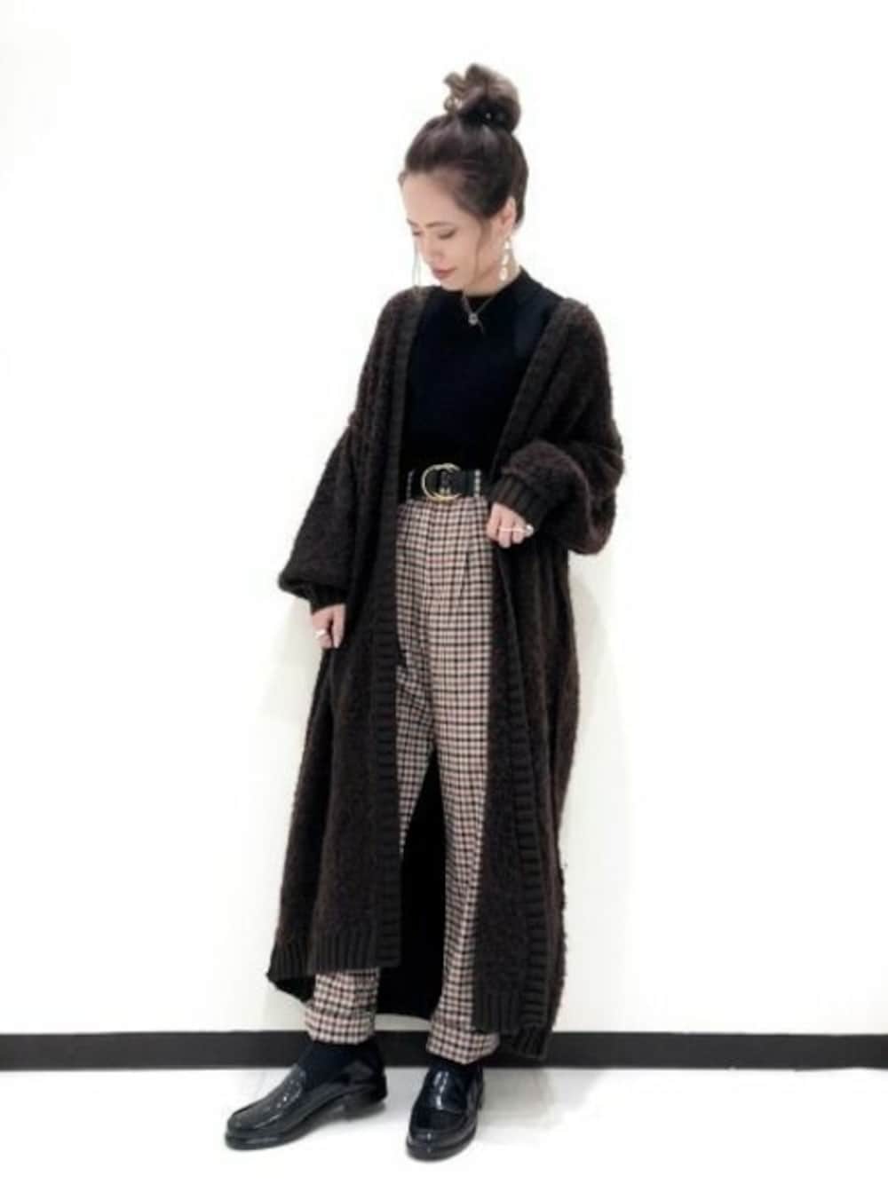 「テーパードパンツ、カジュアル、秋のコーデ、JEANASiS、ジーナシス、大人カジュアル、チェックパンツ、ロングカーディガン、コーディガン、秋のブラウンスタイル」｜「JEANASISのアウトリンクコーディガン/814448（その他アウター、ブラウン系）」を使った、JEANASIS　長崎店STAFFさん（レディース・156cm）の秋コーディネートの1枚目の写真