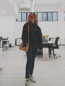 「interstaple（インターステイプル）のアイテム」を使った、禾绿蒂さん（レディース・168cm）の秋コーディネート