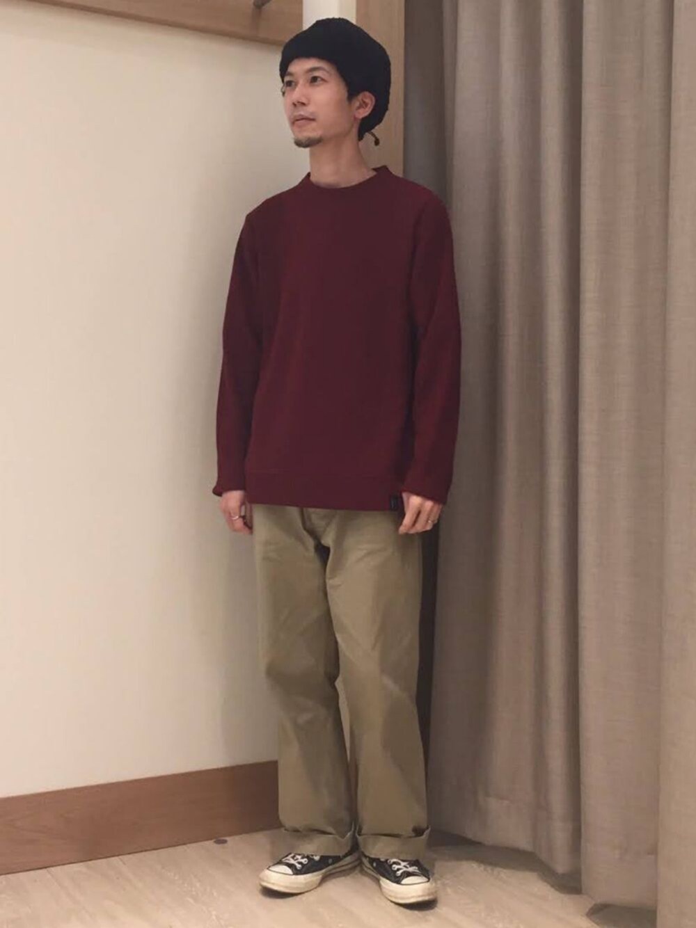 「秋コーデ、秋冬コーデ、フリース、FREDY&GLOSTER、converse、コンバース、スニーカー、カジュアルコーデ、チノパン、シンプルコーデ」｜「halo commodityの【halo Commodity/ハロ コモディティー】Kuna Fleece Cap（ニットキャップ/ビーニー、ブラック系）」を使った、katsuさん（メンズ・172cm）の秋コーディネートの1枚目の写真