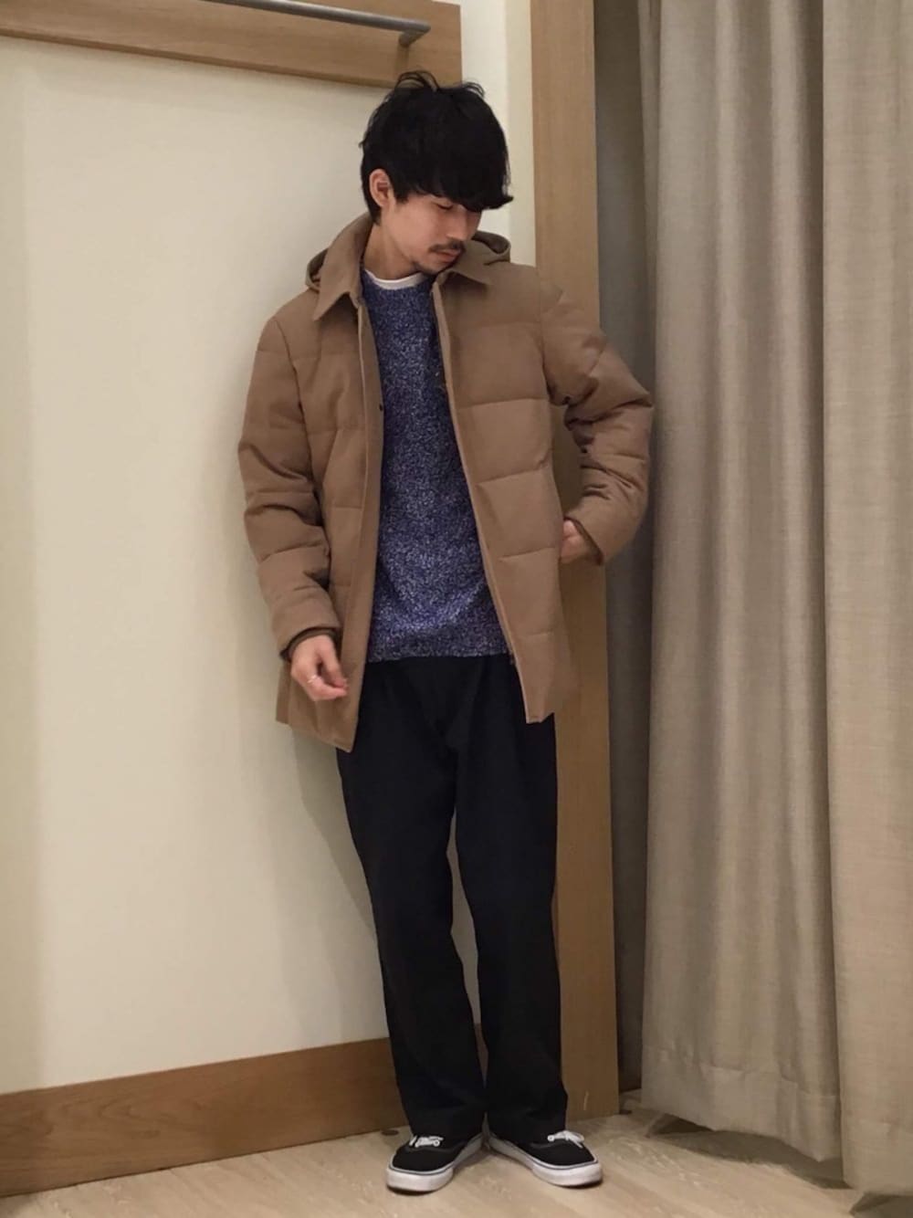 「年末WEAR感謝祭、シンプル、休日スタイル、冬コーデ、お洒落さんとつながりたい、VANS、FREDY&GLOSTER、ニット、ベージュ」｜「GLOSTERのフード付き インサレーションダウンジャケット（ダウンジャケット/コート、ベージュ系）」を使った、katsuさん（メンズ・172cm）の冬コーディネートの1枚目の写真
