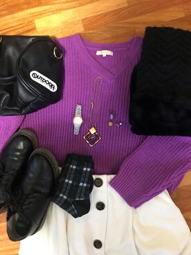 ニット/セーターを使った「白×紫」の人気ファッションコーディネート