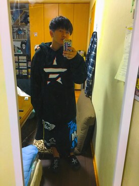 「CONVERSE TOKYO（コンバーストウキョウ）のアイテム（パーカー）」を使った、HARUKIさん（メンズ・163cm）の夏コーディネート