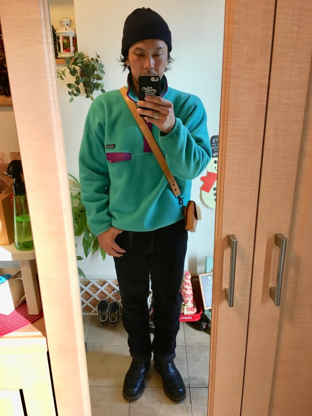 「古着MIX、vintage、アメカジ、ニットキャップ、スナップT、パタゴニア、アウトドア、フリース、90’s、エンジニアブーツ」｜「HAGHLAND2000のアイテム（ニットキャップ/ビーニー、ブルー系）」を使った、tomolex さん（メンズ・172cm）の冬コーディネートの1枚目の写真