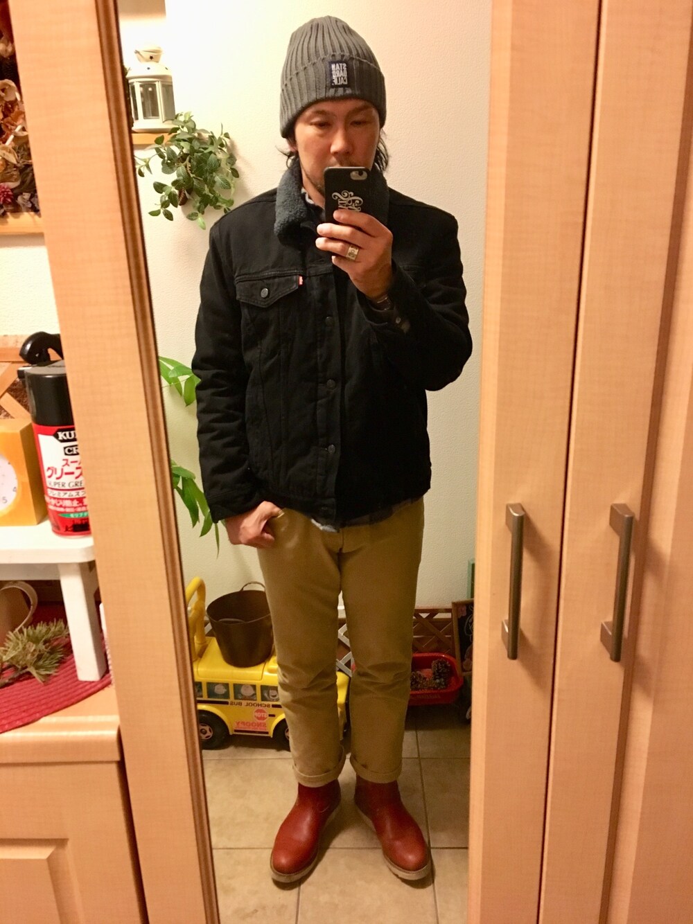 「オトナカジュアル、アメカジ、ニットキャップ、デニムボアジャケット、ダックパンツ、ペコスブーツ、古着、vintage、チェックシャツ、Levi's」｜「STANDARD CALIFORNIAのアイテム（ニットキャップ/ビーニー、グレー系）」を使った、tomolex さん（メンズ・172cm）の春コーディネートの1枚目の写真