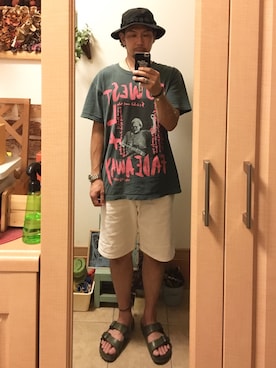 「アートTシャツ」｜「アイテム（アクセサリー）」を使った、tomolex さん（メンズ・172cm）の夏コーディネート