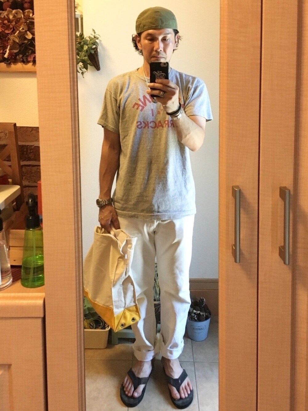 「大人カジュアル、メカニックキャップ、Champion、vintage、古着、アメカジ、ホワイトデニム、サンダル、トートバッグ、Levi's」｜「STEVENSON OVERALL CO.のアイテム（キャップ、グリーン系）」を使った、tomolex さん（メンズ・172cm）の夏コーディネートの1枚目の写真