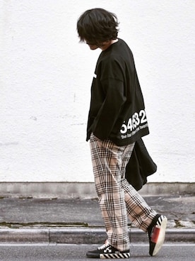 「off white（オフホワイト）のアイテム」を使った、Decoさん（メンズ・170cm）の春コーディネート