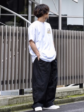 「off white（オフホワイト）のアイテム」を使った、Decoさん（メンズ・170cm）の夏コーディネート