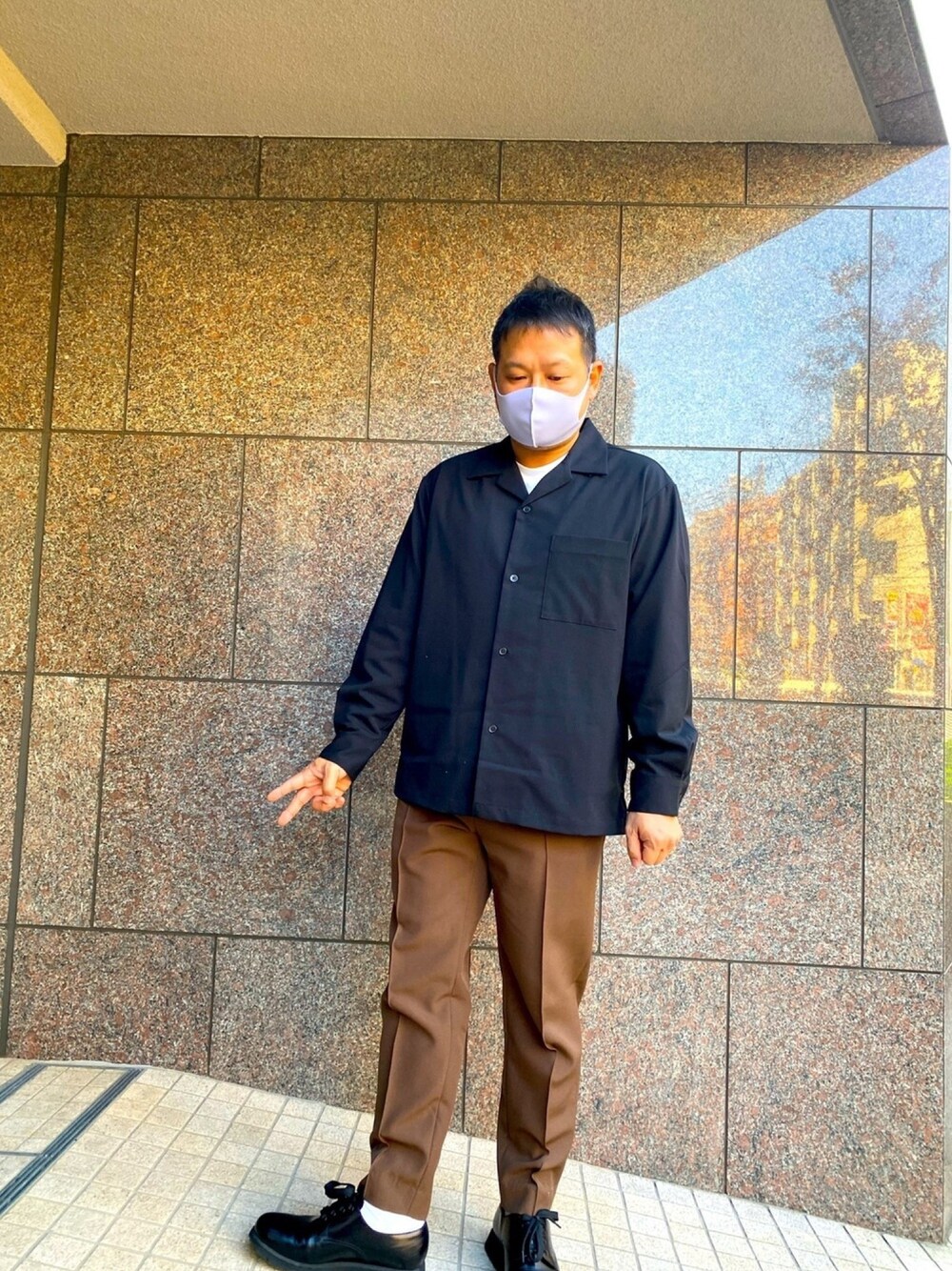 「きれいめカジュアル、秋冬コーデ、オトナカジュアル、ユニクロ、GU、PRADA、革靴、今日のコーデ、GUコーデ、いいね、save、フォローお願いします🤑」｜「GUのアイテム（トップス、ブラック系）」を使った、黒ひげさんとスタッフさん（メンズ・169cm）の冬コーディネートの1枚目の写真