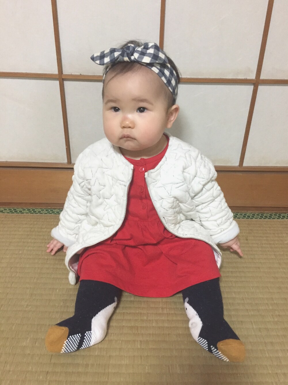 「ベビーコーデ、ベビー、生後9ヶ月、女の子コーデ、失敗コーデも晒していくスタイル」｜「komaちゃんからのプレゼントのアイテム（ヘアバンド、ブルー系）」を使った、poyoさん（キッズ・80cm）の秋コーディネートの1枚目の写真