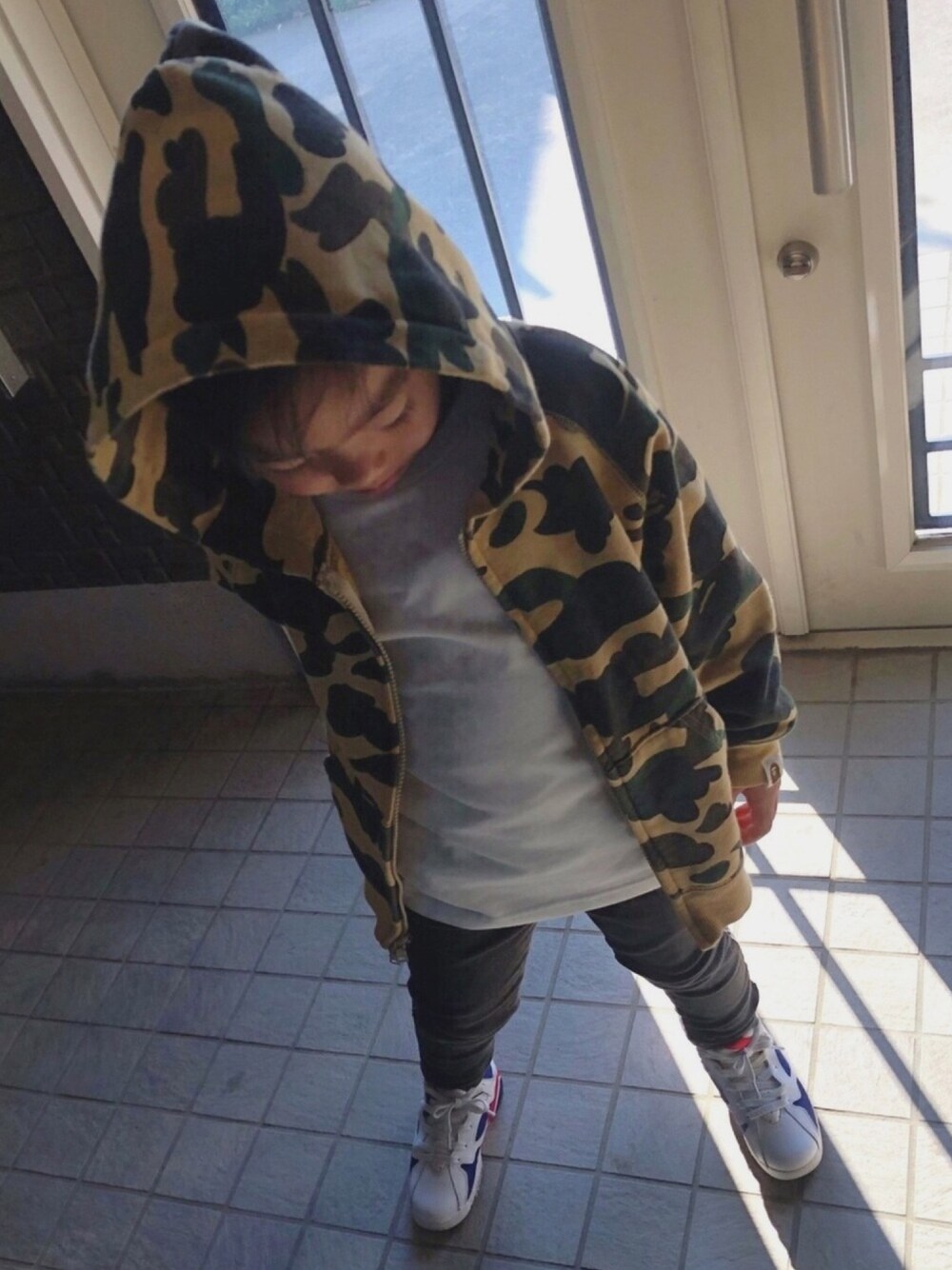 「airjordan7、street、キッズコーデ、キッズファッション、秋のコーデ、kids」｜「BAPE KIDS by a bathing apeのアイテム（パーカー、その他）」を使った、Seek Differenceさん（メンズ・180cm）の夏コーディネートの1枚目の写真
