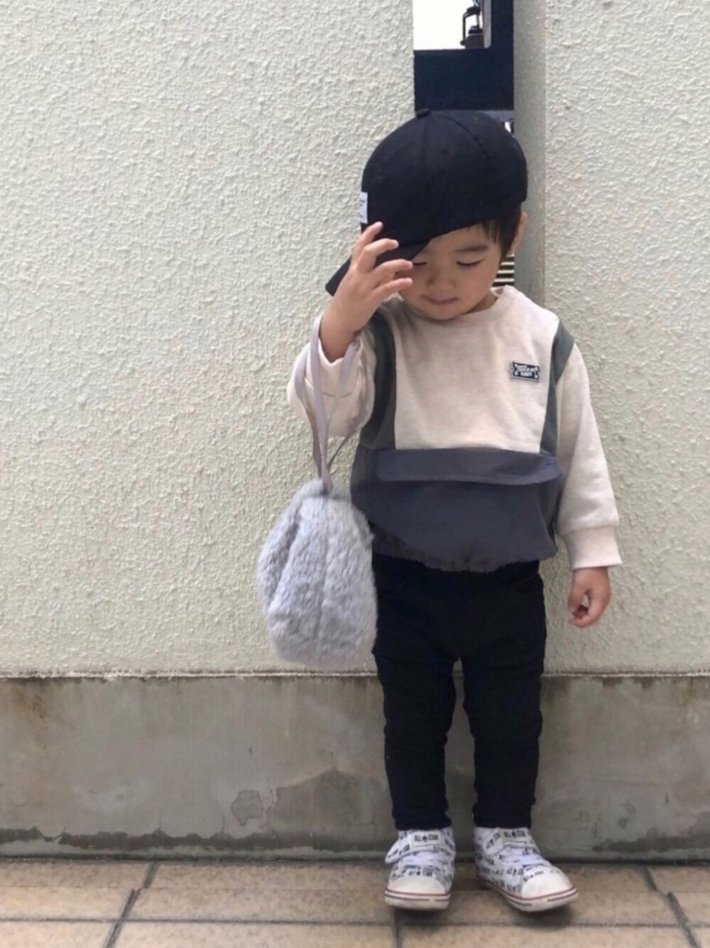 「ブラウン色には染まれない、キッズコーデ、カジュアルコーデ、男の子コーデ」｜「Birthdayのアイテム（Tシャツ/カットソー、ベージュ系）」を使った、SO&KEIさん（キッズ・90cm）の冬コーディネートの1枚目の写真