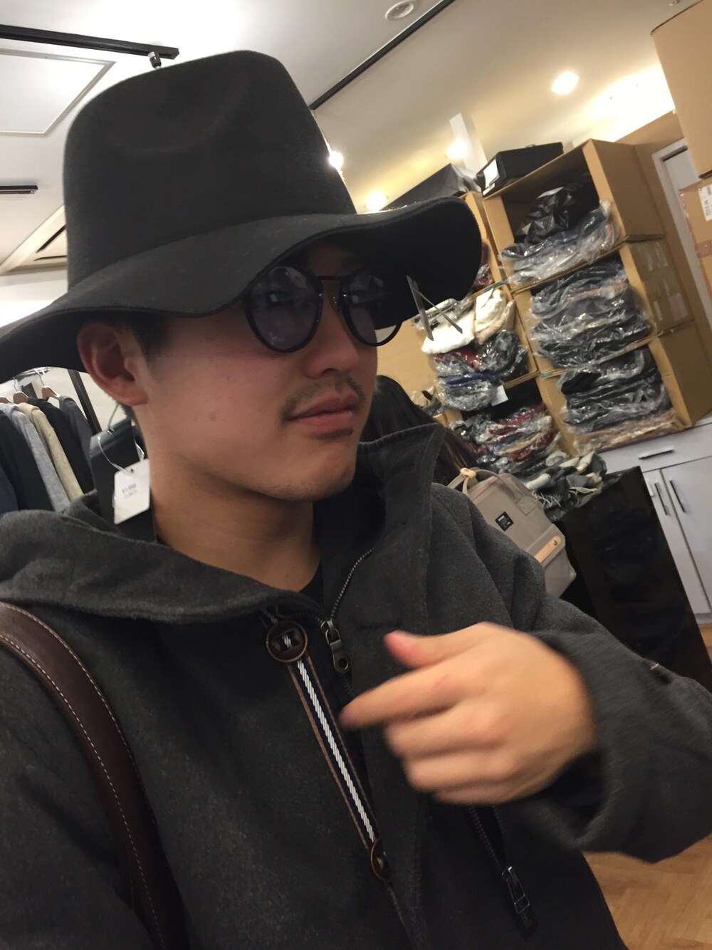 「冬、おしゃれさんと繋がりたい、オトナカジュアル、ほりほりほり、ほれほれほれ」｜「Ray-BanのRay-Ban RB2180F RB2180F51601/71（サングラス、ブラック系）」を使った、ほりちぇるさん（メンズ・158cm）の冬コーディネートの1枚目の写真