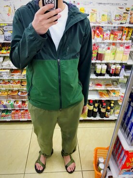 「古着女子」｜「アイテム（ナイロンジャケット）」を使った、おふさん（メンズ・186cm）の春コーディネート