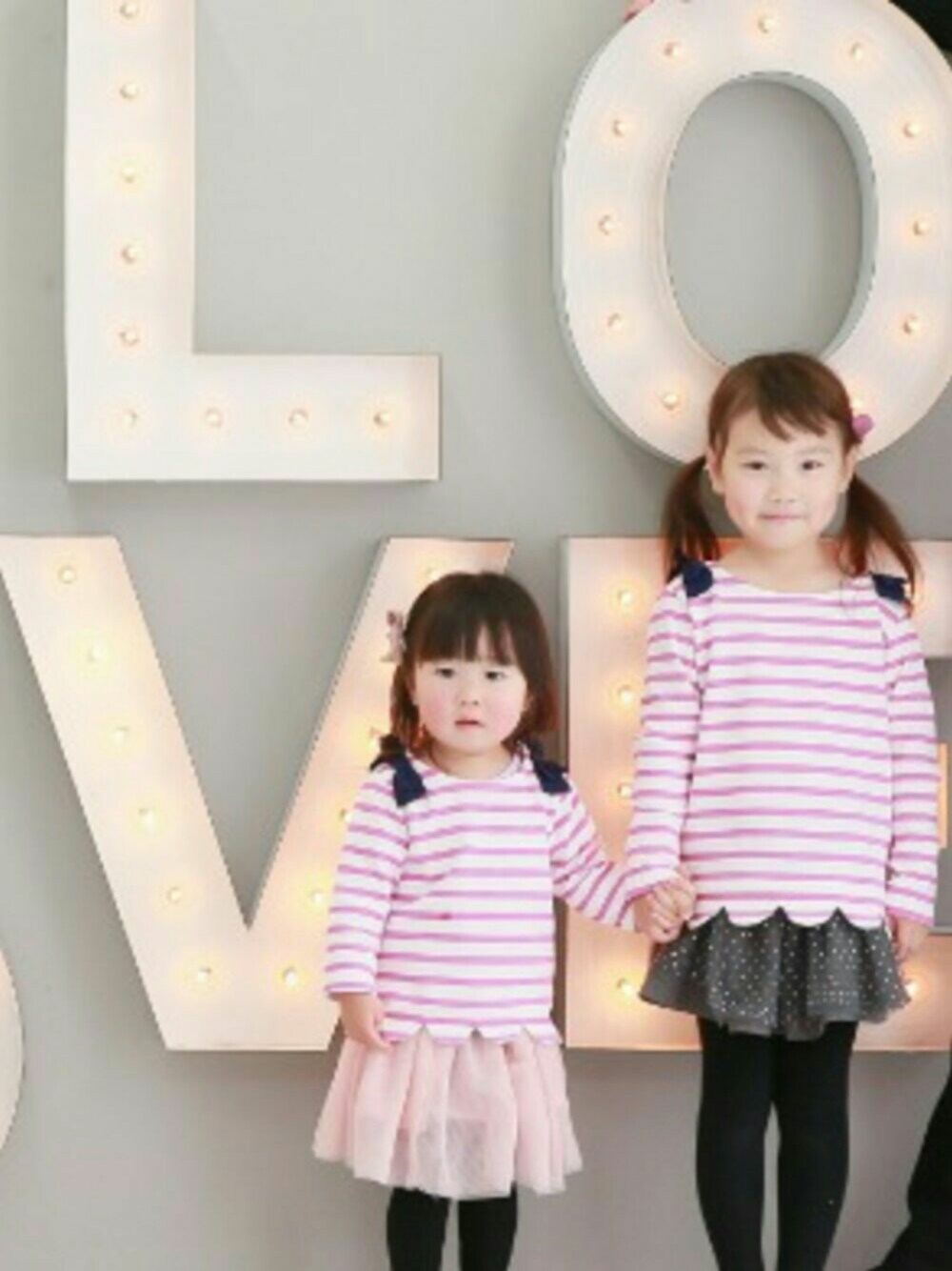 「プティマイン(petit main)、H&M、carter’s、petit main」｜「petit mainの肩リボン付き裾スカラップ長袖ボーダーＴシャツ（Tシャツ/カットソー、ピンク系）」を使った、mami☆☆さん（キッズ・100cm）の春コーディネートの1枚目の写真