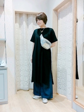 「アイテム（ボディバッグ/ウエストポーチ、シルバー系）」を使った、Kuniさん（レディース・163cm）の春コーディネート