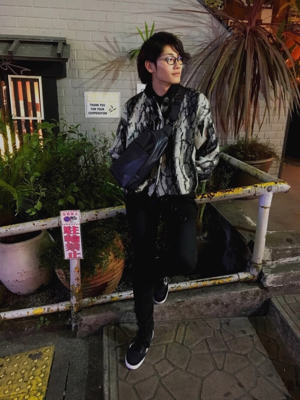 「黒、柄、スキニー、黒スキニー、スニーカー、リーボック(Reebok)、COACH」｜「usedのアイテム（ニット/セーター、その他）」を使った、たくみん。さん（メンズ・173cm）の春コーディネートの1枚目の写真