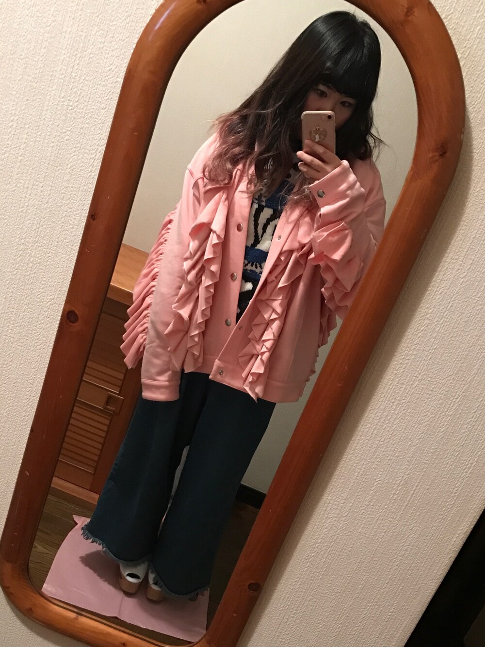 「オトナカジュアル、パンツスタイル、denim、ワイドパンツ、ootd、冬コーデ、ピンク、古着、古着MIX」｜「Little sunny biteのLittle sunny bite/リトルサニーバイト/Flil Jacket（ブルゾン、ピンク系）」を使った、ゆいゆいさん（レディース・155cm）の冬コーディネートの1枚目の写真