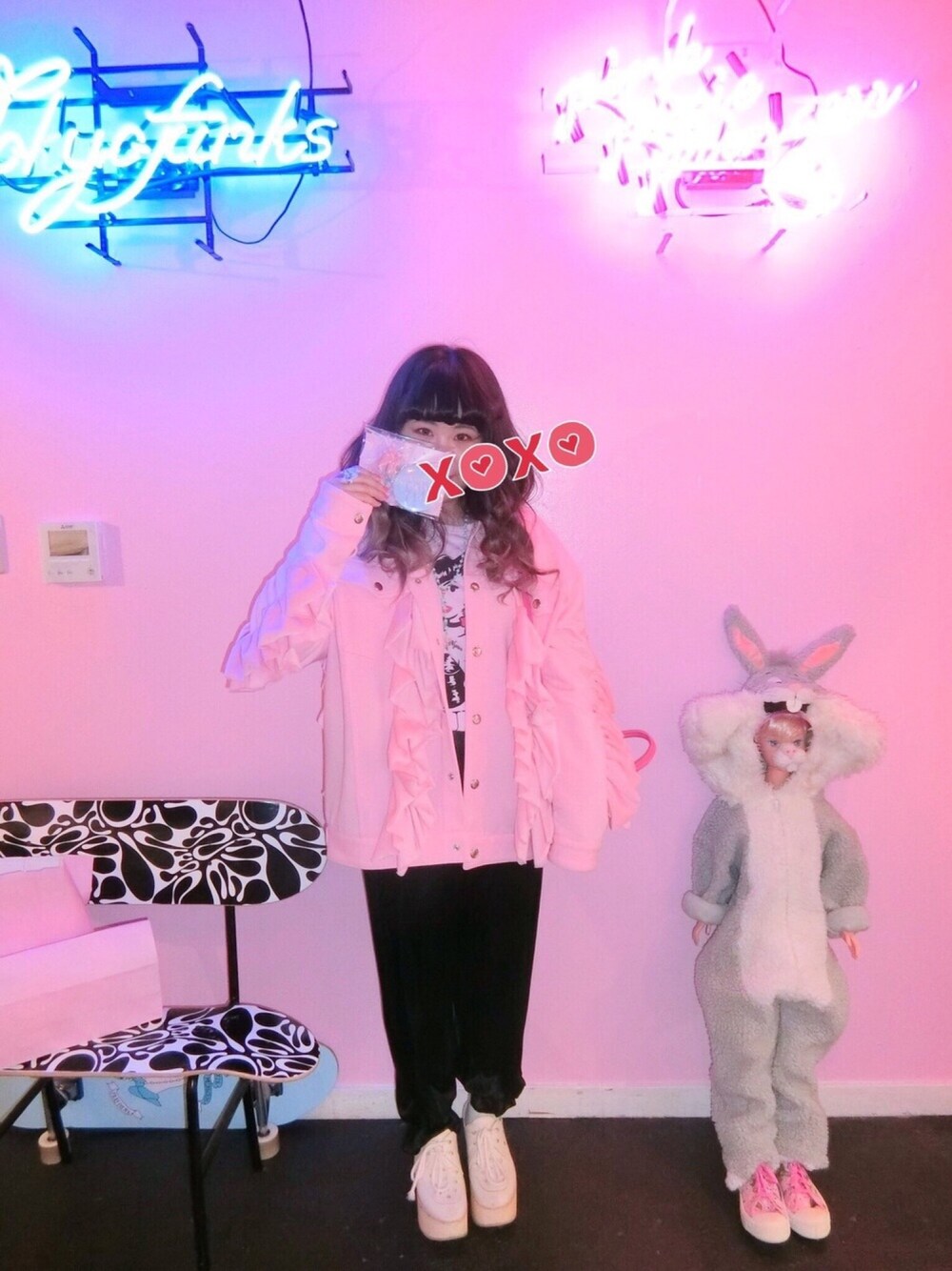 「シンプル、春コーデ、black、黒、パンツスタイル、Tシャツ、ppp、pink、古着、こじはる」｜「Little sunny biteのLittle sunny bite/リトルサニーバイト/Flil Jacket（ブルゾン、ピンク系）」を使った、ゆいゆいさん（レディース・155cm）の冬コーディネートの1枚目の写真