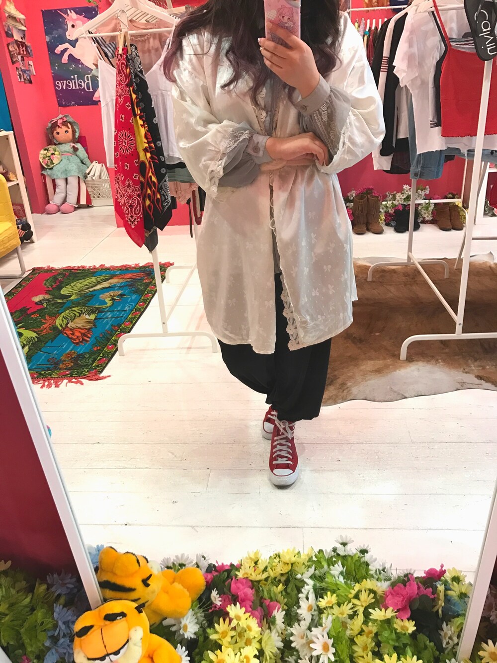 「カジュアルコーデ、スポーツミックス、コンバース、ガウン、古着MIX、古着、vintage、ブラウス、ウエストマーク」｜「Vaz tejenfのアイテム（ルームウェア/パジャマ、ホワイト系）」を使った、ゆいゆいさん（レディース・155cm）の春コーディネートの1枚目の写真