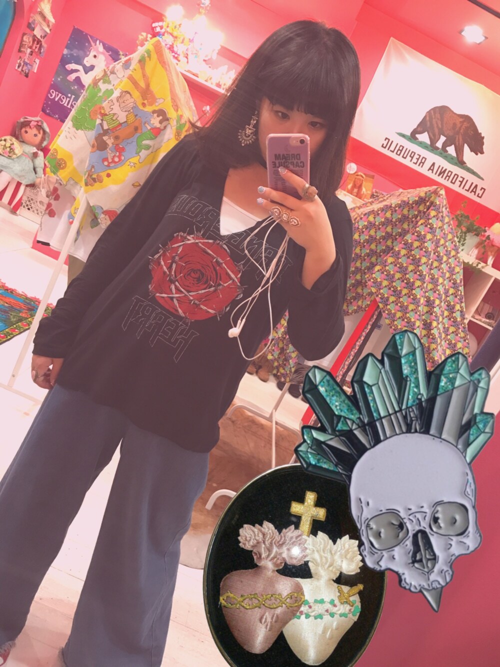 「プチプラコーデ、ootd、デニム、黒コーデ、大人コーデ、ロック、おおぶりピアス、outfit、カジュアル、バラ柄」｜「H&Mのアイテム（ピアス（両耳用）、シルバー系）」を使った、ゆいゆいさん（レディース・155cm）の夏コーディネートの1枚目の写真