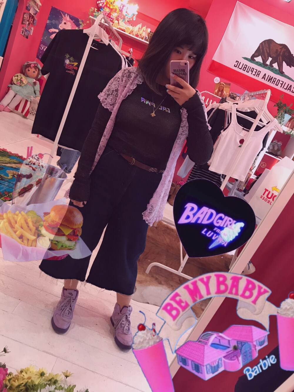 「カジュアルコーデ、プチプラ、デニムパンツ、coordinate、黒、FOREVER 21、GU、スニーカー、ランジェリー、レース」｜「FOREVER 21のアイテム（Tシャツ/カットソー、ブラック系）」を使った、ゆいゆいさん（レディース・155cm）の夏コーディネートの1枚目の写真