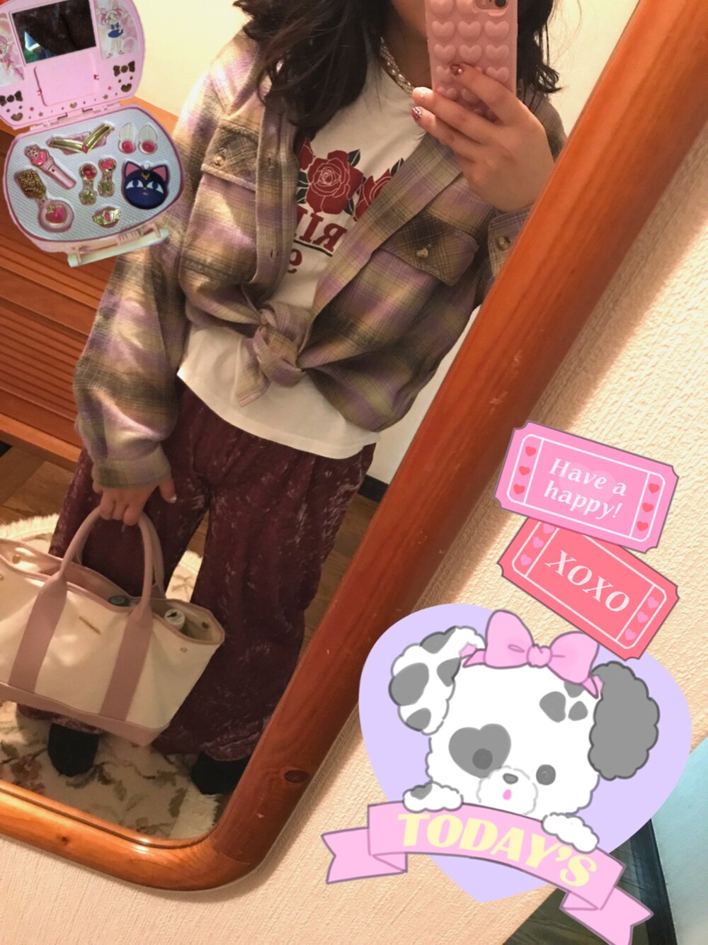 「カジュアルコーデ、大人カジュアル、パンツスタイル、ゆるコーデ、スピンズ、ベロア、ネルシャツ、brandymelville、パールネックレス」｜「Brandy Melvilleのアイテム（Tシャツ/カットソー、ホワイト系）」を使った、ゆいゆいさん（レディース・155cm）の秋コーディネートの1枚目の写真