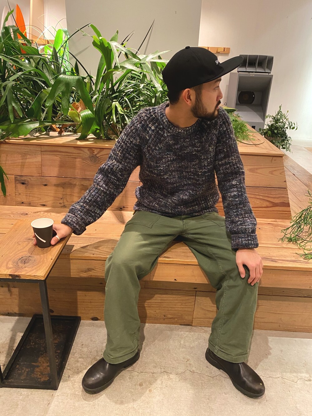 「シンプルコーデ、大人カジュアル、休日スタイル、カジュアル、秋コーデ、リラックススタイル、ミリタリー、ブーツ、SATURDAYS SURF NYC、SATURDAYS NYC」｜「Saturdays NYCのMiguel Space Dyed（ニット/セーター、ブルー系）」を使った、Tomさん（メンズ・172cm）の秋コーディネートの1枚目の写真