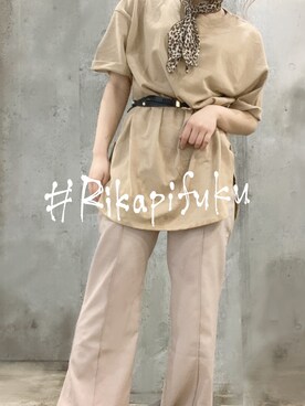 「GU（ジーユー）のアイテム（Tシャツ/カットソー、ベージュ系）」を使った、rikapiさん（レディース・157cm）の夏コーディネート