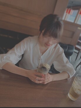 「GU（ジーユー）のアイテム（シャツ/ブラウス、ホワイト系）」を使った、miさん（レディース・167cm）の春コーディネート