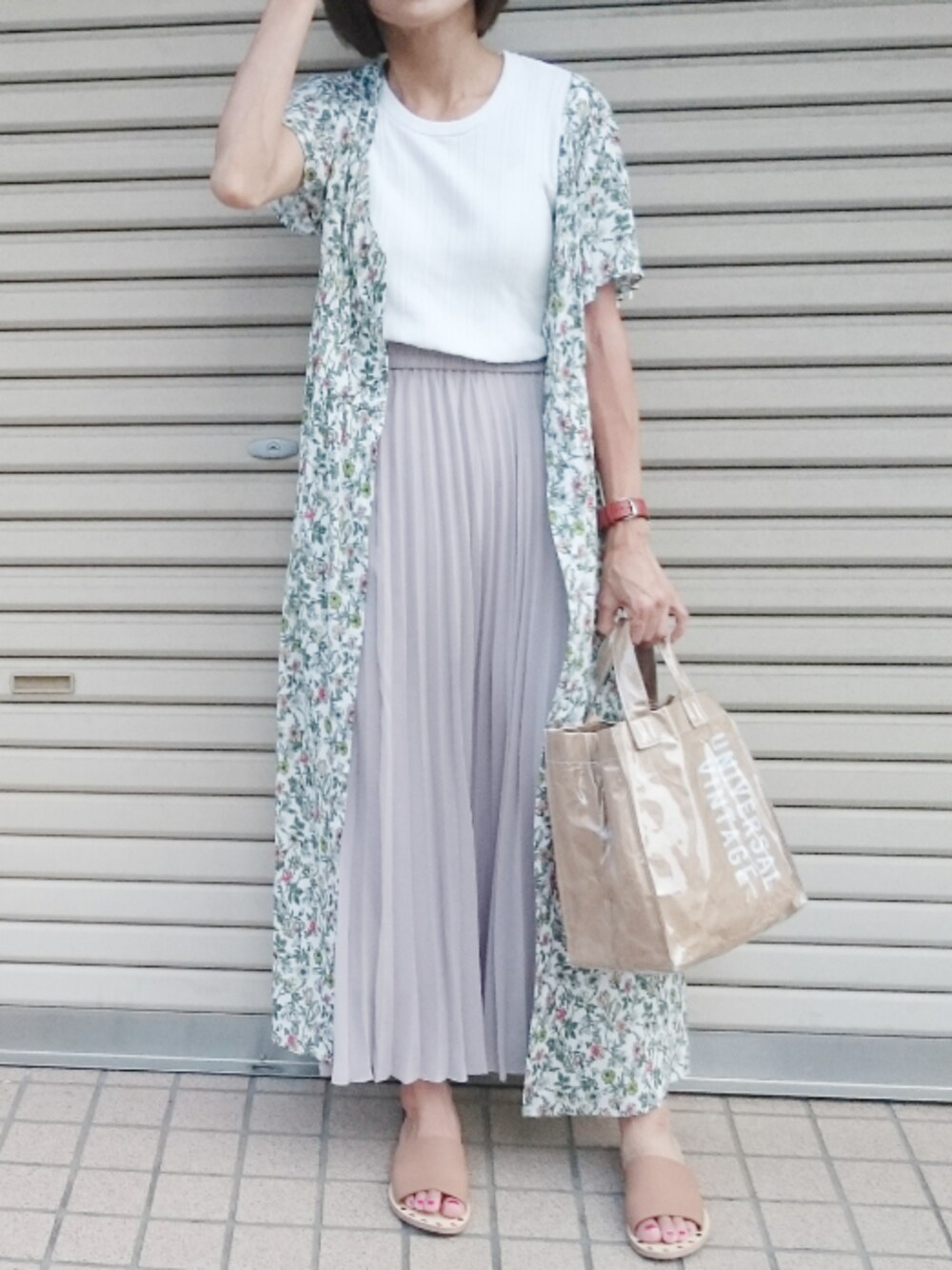 「apartbylowrys、花柄、花柄ワンピース、プリーツスカート、ホワイト、リブT」｜「A part byの【CLASSY.6月号掲載】14GCoNyワイドリブノースリーブ　750207 （ニット/セーター、ホワイト系）」を使った、Ayaさん（レディース・151cm）の夏コーディネートの1枚目の写真