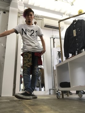 「N°21（ヌメロ ヴェントゥーノ）のアイテム（トップス）」を使った、hiroseさん（メンズ・173cm）の夏コーディネート