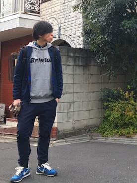 「F.C.R.B.（エフシーアールビー）のアイテム（ノーカラージャケット）」を使った、カズさん（メンズ・177cm）の春コーディネート